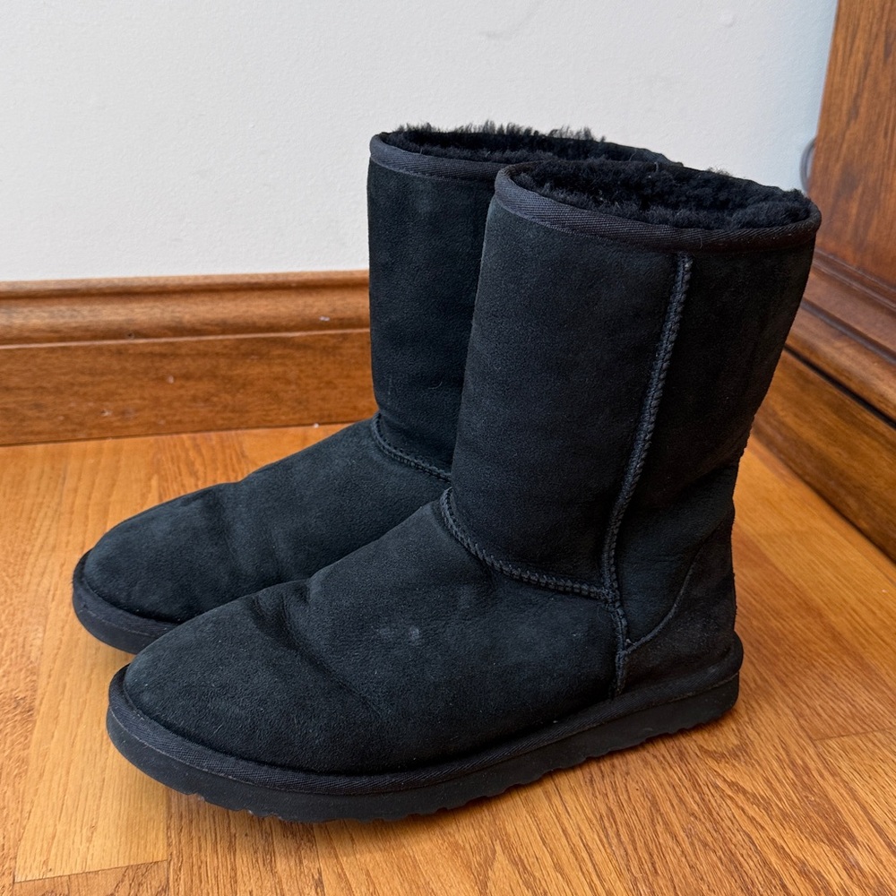 UGG Classic Short Black Pull On Boots Size 9 - Picture 11 of 13